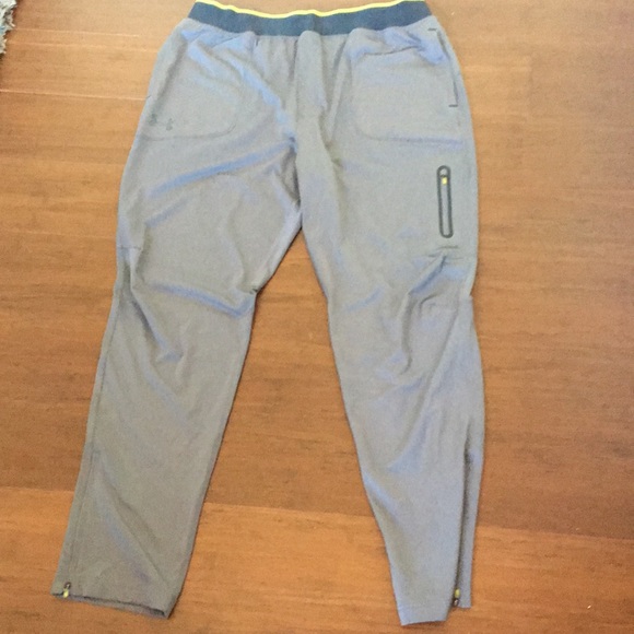Under Armour Other - MENS XL UNDER ARMOUR GREY SWEATPANTS